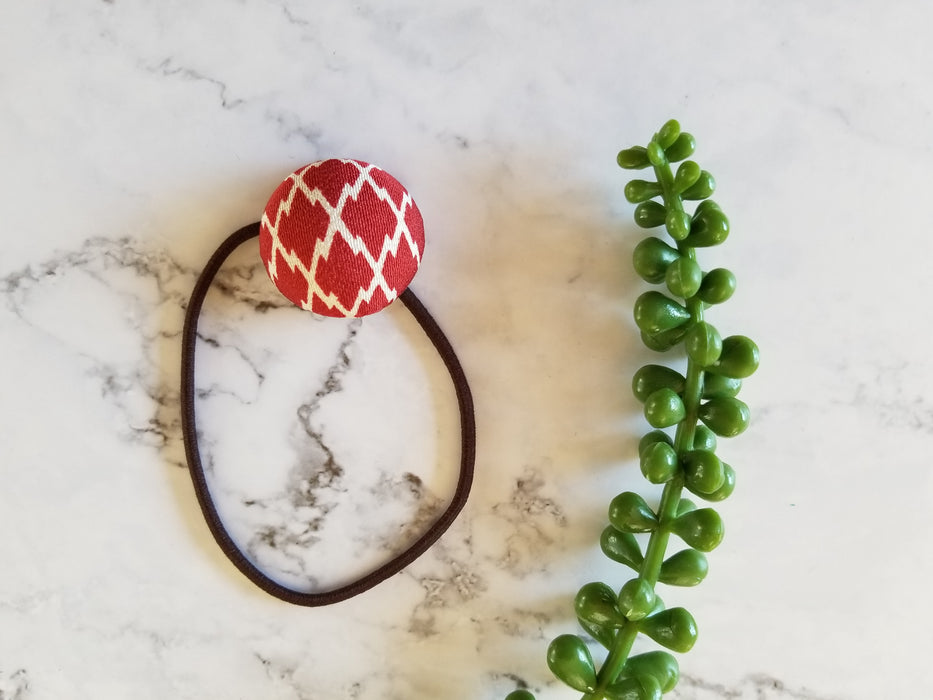 Red & White Fish Net Pattern/ A Fabric Covered Button Hair Tie using J —  San José Made